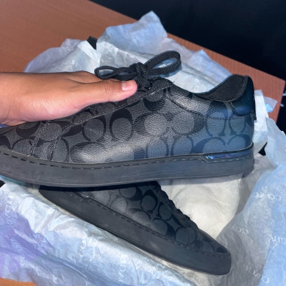 Coach shoes size 10 barely worn - Picture 3 of 7